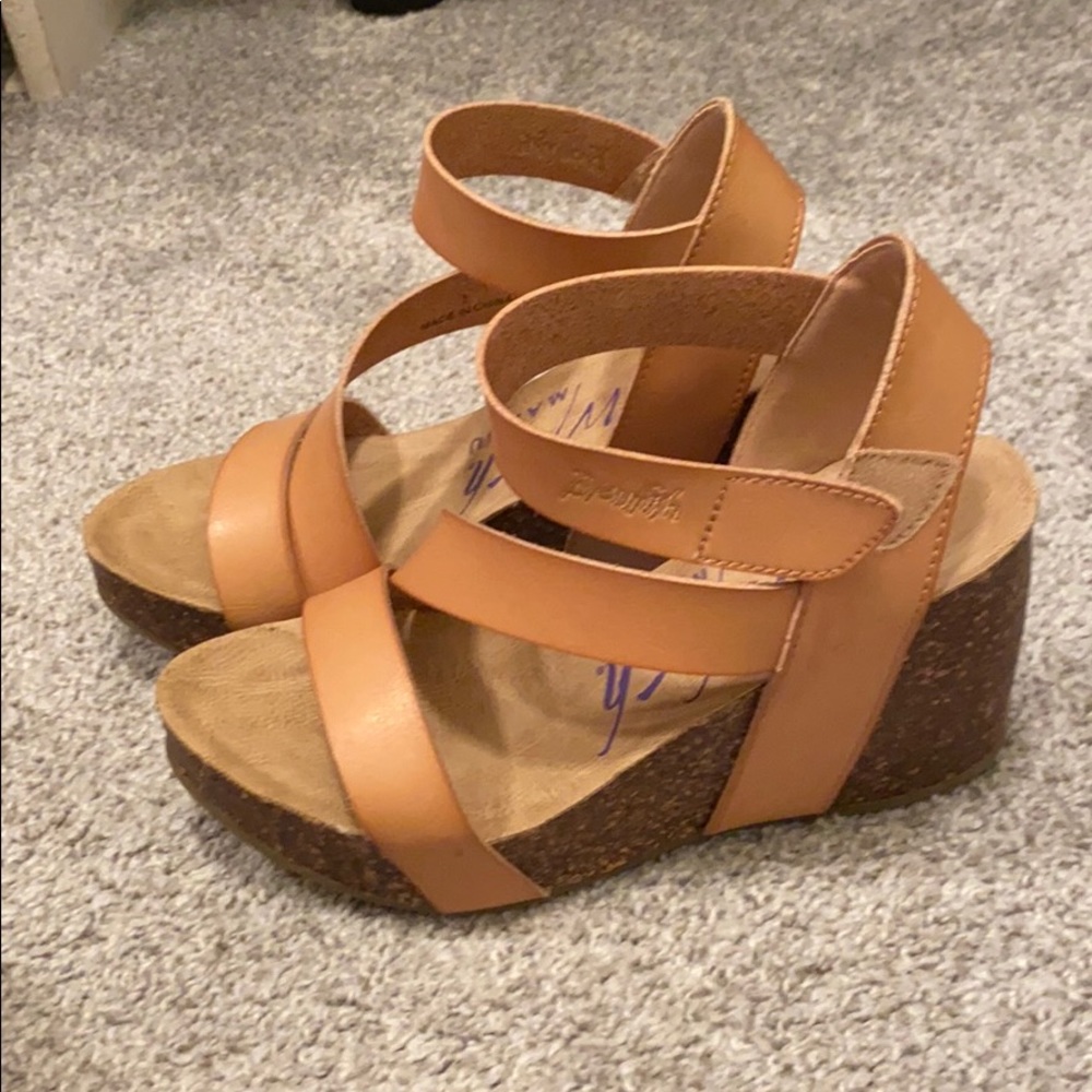 EUC Women’s Blowfish Wedges Size 7